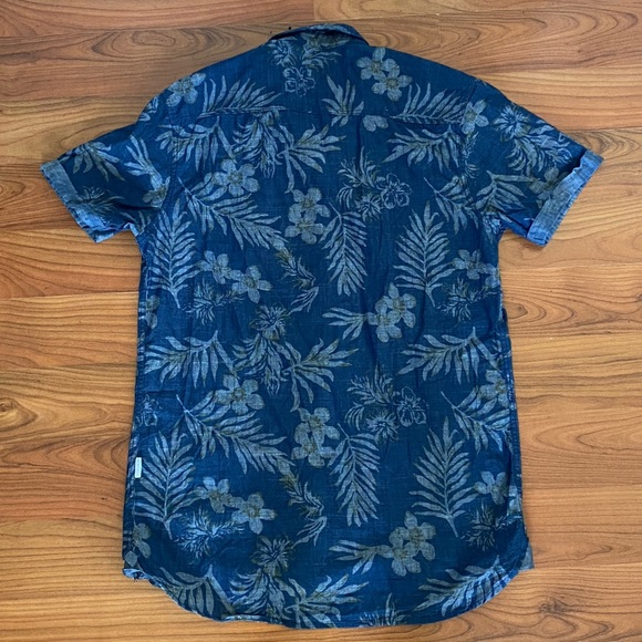 Floral button-up t-shirt - Picture 3 of 6